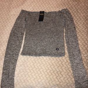 OFF THE SHOULDER HOLLISTER TOP